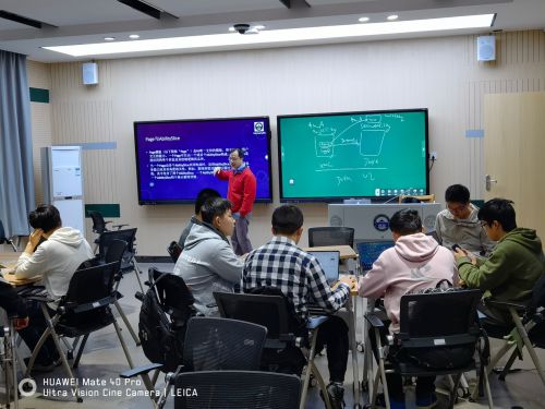 武汉大学鸿蒙课程引爆学生热情，近400人选修并拓展社会经济咨询服务